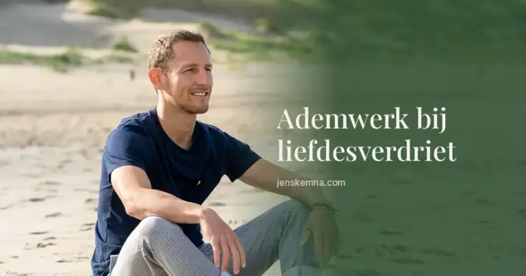 Ademwerk bij liefdesverdriet: Jens Kemna, lichaamsgerichte coach, op het strand