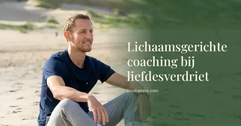 Lichaamsgerichte coaching bij liefdesverdriet: Jens Kemna, lichaamsgerichte coach, op het strand